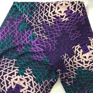 LuLaRoe Tall & Curvy Leggings